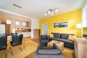 Unclassified image, 5 of 16, button