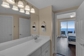 2 bedrooms, iron/ironing board, free WiFi, bed sheets - BEACH CHAIRS UMBRELLA INCL-POOLSIDE CAFE-HOT TUB-GRILLS-GYM-FUN!-BEACH  VIEW  (Panama City Beach)