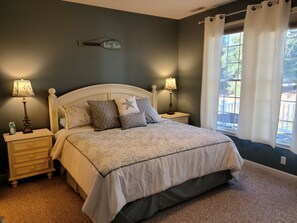 4 slaapkamers, een strijkplank/strijkijzer, gratis wifi, beddengoed