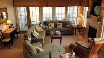 TV, fireplace, stereo