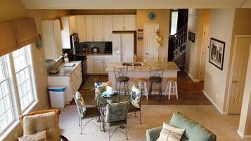 TV, fireplace, stereo