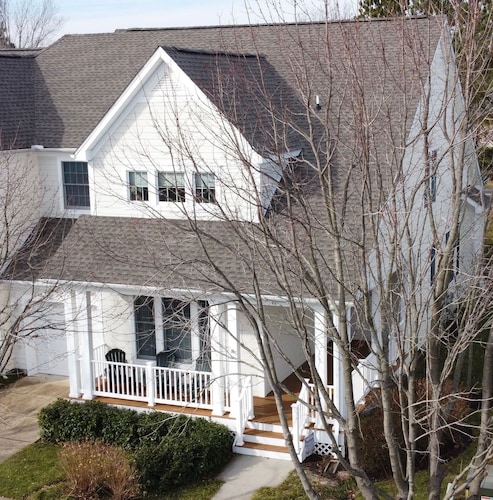 Minutes from Bethany Beach, sleeps 14, pools, golf, tennis beach shuttle & more