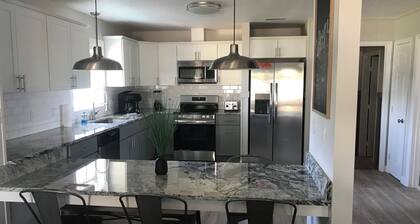 Waterfront Gulf retreat, Tranquil, Spectacular views, Wildlife, Kayaks, Fishing.