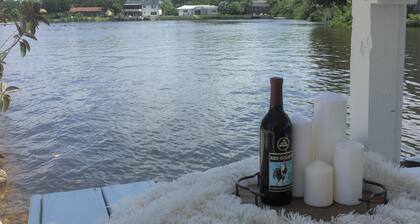 Waterfront Gulf retreat, Tranquil, Spectacular views, Wildlife, Kayaks, Fishing.