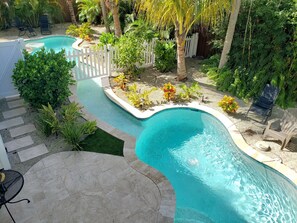 حمّام سباحة خارجي، حمّام سباحة مُدفَّأ