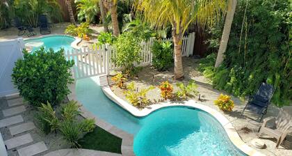 A Lazy River Day & Night 4 Bedrm w lazy river heated pool! Bikes & Beach Gear!