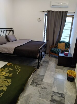 2 habitaciones, tabla de planchar con plancha y wifi gratis