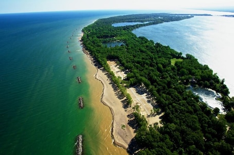 Beach. ❣ A Sunny & Stylish 4BR near Presque Isle w/ WiFi