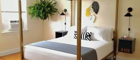 4 sovrum, memory foam-madrasser, skrivbord och strykjärn/strykbräda