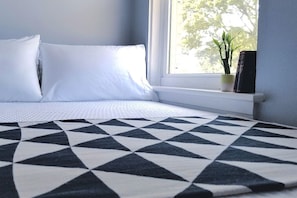 4 Schlafzimmer, Betten mit Memory-Foam-Matratzen, Schreibtisch