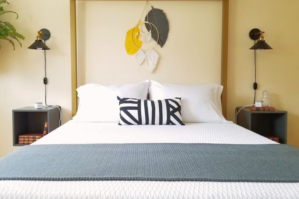 4 chambres, matelas mémoire de forme, bureau, fer et planche à repasser