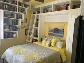 2 bedrooms, memory foam beds, iron/ironing board, free WiFi