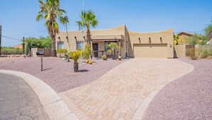 A residential building with a paved driveway, palm trees, and a clear blue sky. - Great Value, near golf,hiking: Superstition Escape (Gold Canyon)