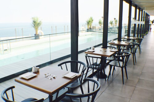 Sea view / Modern / Equipped