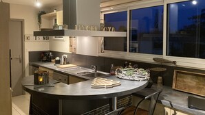 Kaffetrakter/tekoker, kjøleskap, mikrobølgeovn og ovn