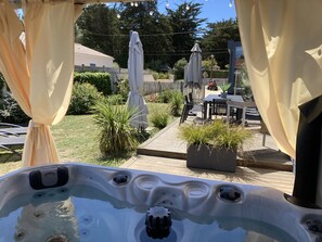 Outdoor dining - Direct access to the beach (Saint-Jean-de-Monts)