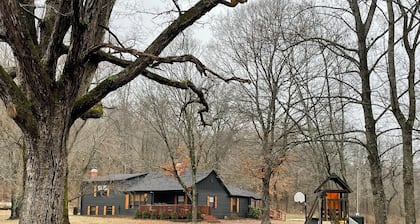 Rustic Cabin in Hunters' Paradise!