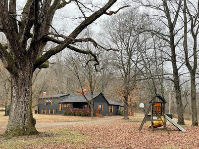 Rustic Cabin in Hunters' Paradise!