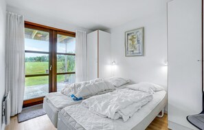 3 bedrooms, travel crib, free WiFi