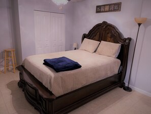 1 habitación, tabla de planchar con plancha, wifi gratis y ropa de cama 