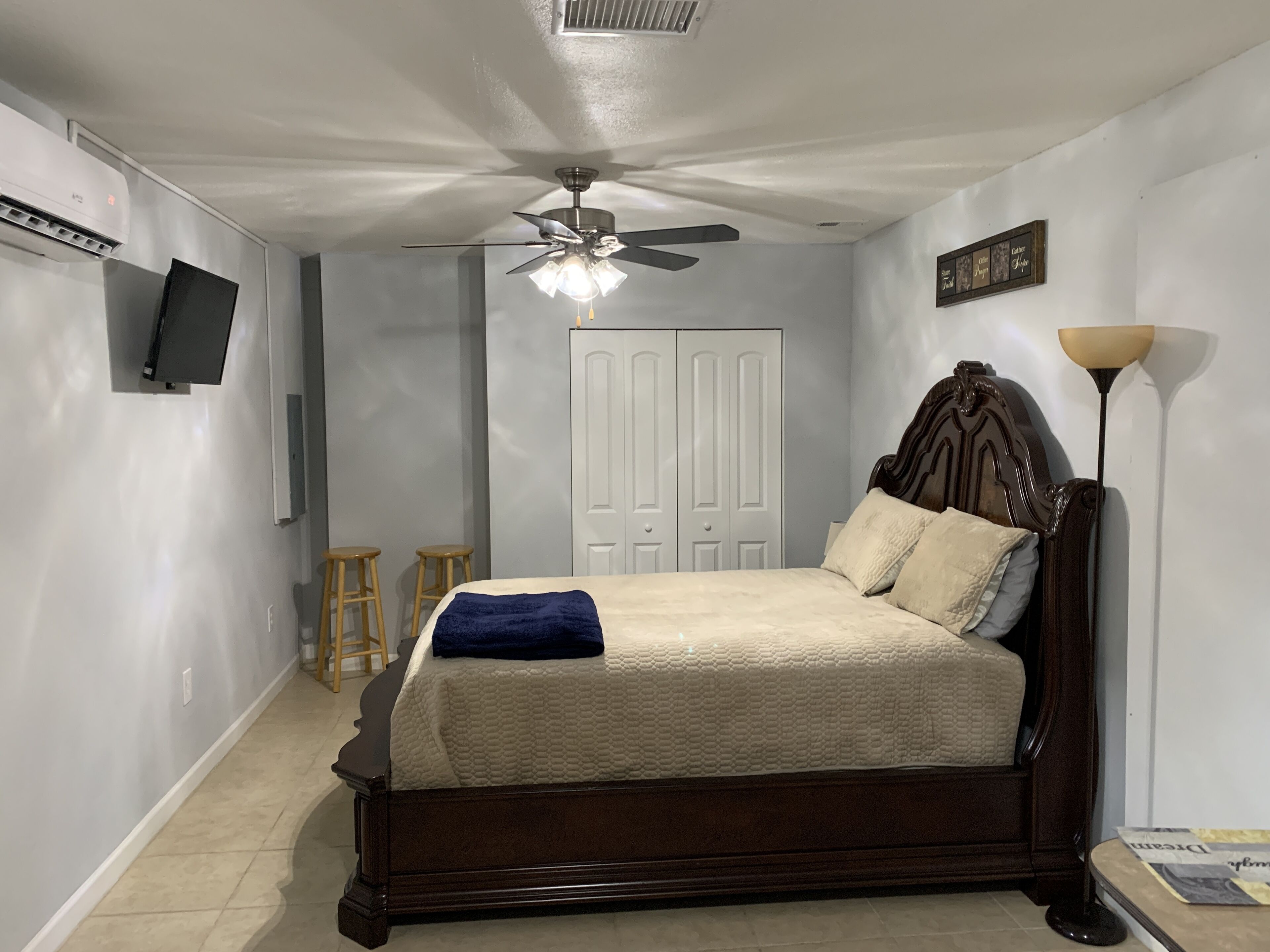 1 chambre, fer et planche à repasser, Wi-Fi gratuit, draps fournis