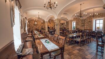 Free daily full breakfast