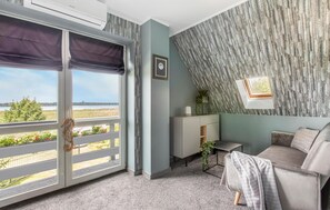 TV, fireplace, DVD player, stereo