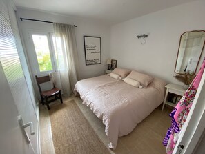 2 chambres, fer et planche à repasser, lit de bébé portatif, Wi-Fi