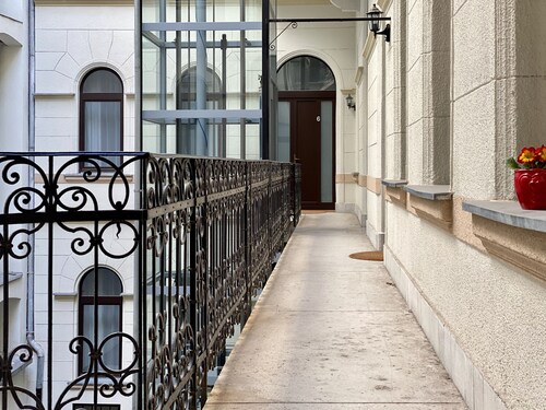 Gracia Apartment House