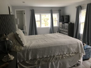 3 bedrooms, desk, iron/ironing board, free WiFi