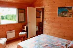 2 bedrooms, iron/ironing board