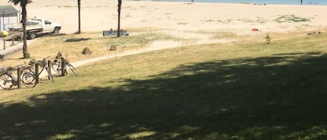 Plage à proximité, chaises longues