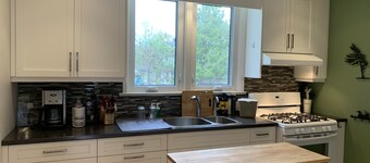 The Red House 3 Bdrm Walker’s Paradise 