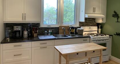 The Red House 3 Bdrm Walkerâs Paradise