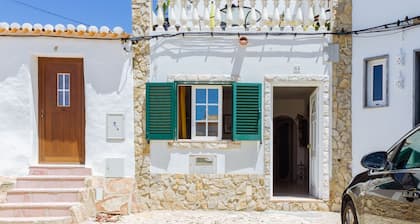 Casa colorida, a unique, colorful home for 4 people in Vila do Bispo