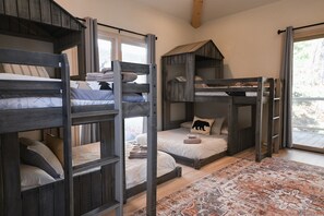 7 bedrooms, iron/ironing board, travel cot, free WiFi - Asheville's Best View - Arcade, Spa, Theater @ Skyridge Villa (Swannanoa)