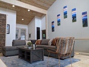 Smart TV, fireplace, video games, DVD player - Asheville's Best View - Arcade, Spa, Theater @ Skyridge Villa (Swannanoa)