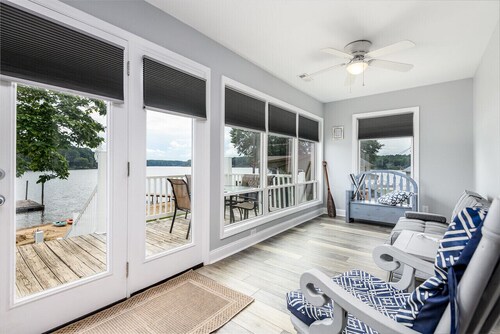 Lakefront, two bedroom, full bath. Relax, swim, kayak & fish on Lake Lookout.