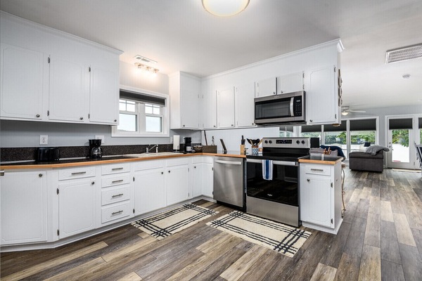 Frigorífic, microones, forn i placa de cuina