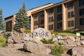 Exterior detail - Stunning Mountainside Studio Condo (Brian head)