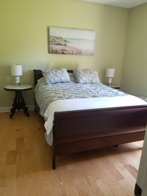 3 bedrooms, iron/ironing board, WiFi, bed sheets