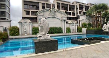 High-rise duplex condo 4BR 2Baths, free Pool, Gym, conference room, and more