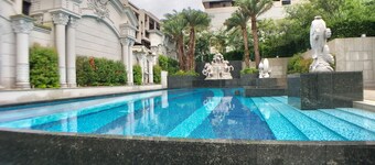 High-rise duplex condo 4BR 2Baths, free Pool, Gym, conference room, and more