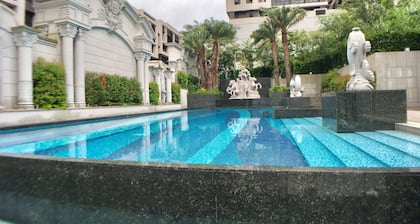 High-rise duplex condo 4BR 2Baths, free Pool, Gym, conference room, and more