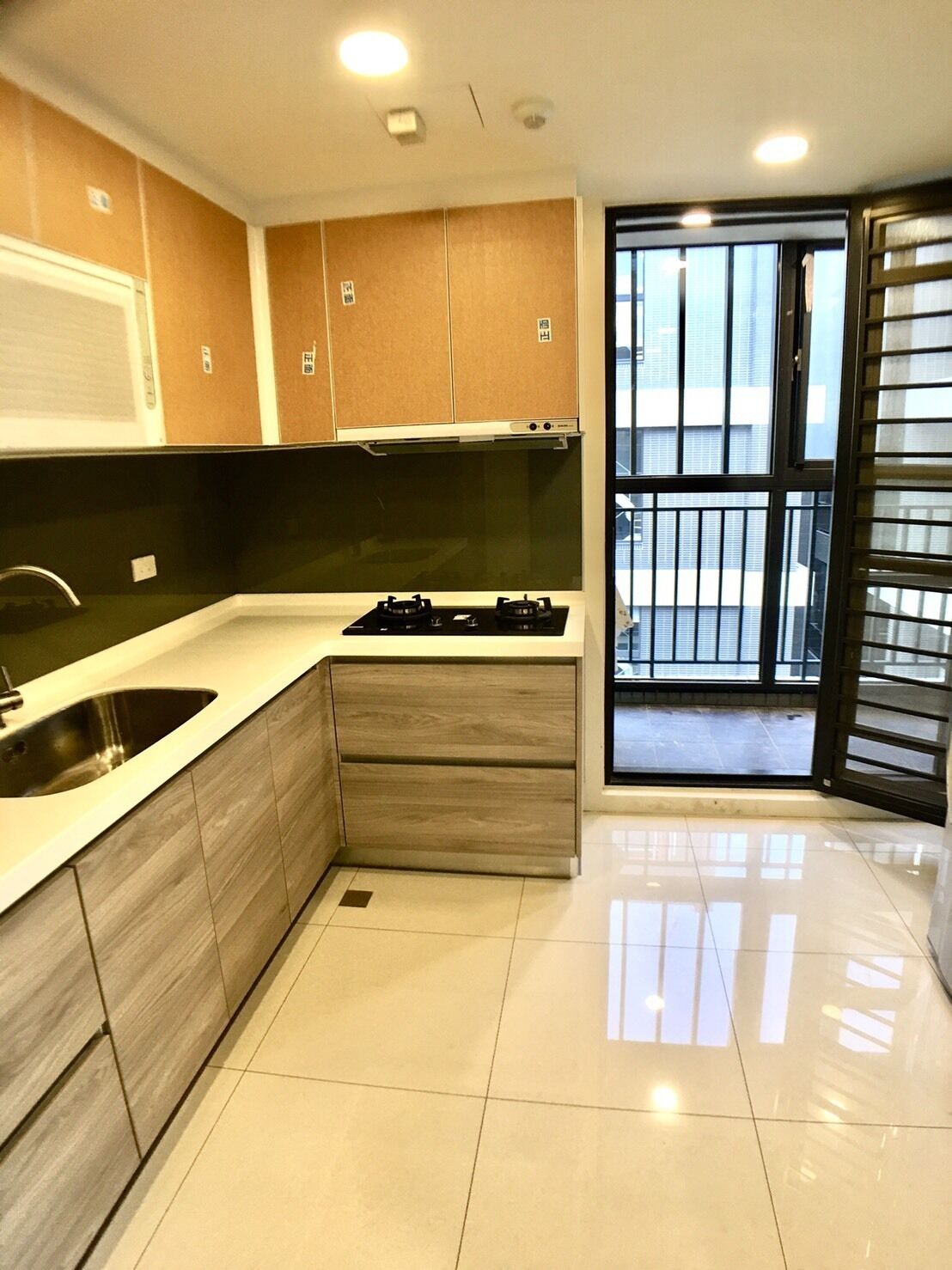 Mikrobølgeovn, ovn, kokeplater og ismaskin