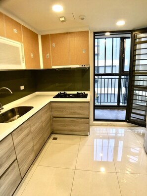 Mikroaaltouuni, uuni, liesi, jääpalakone