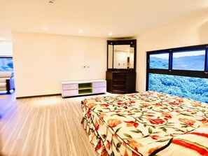 4 عدّة غرف نوم وواي فاي وملاءات أسرّة