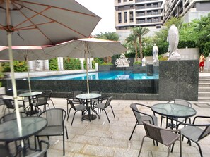 حمّام سباحة مُدفَّأ