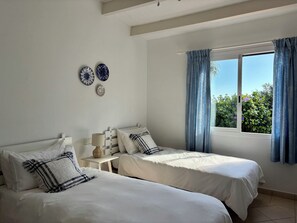 3 bedrooms, iron/ironing board, WiFi, bed sheets - Villa Hibiscus - sea view, private pool, close to beach & restaurants, AC & wifi (Binibequer)