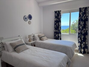 3 bedrooms, iron/ironing board, WiFi, bed sheets - Villa Hibiscus - sea view, private pool, close to beach & restaurants, AC & wifi (Binibequer)